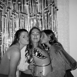 Meet your Posher, Claudia